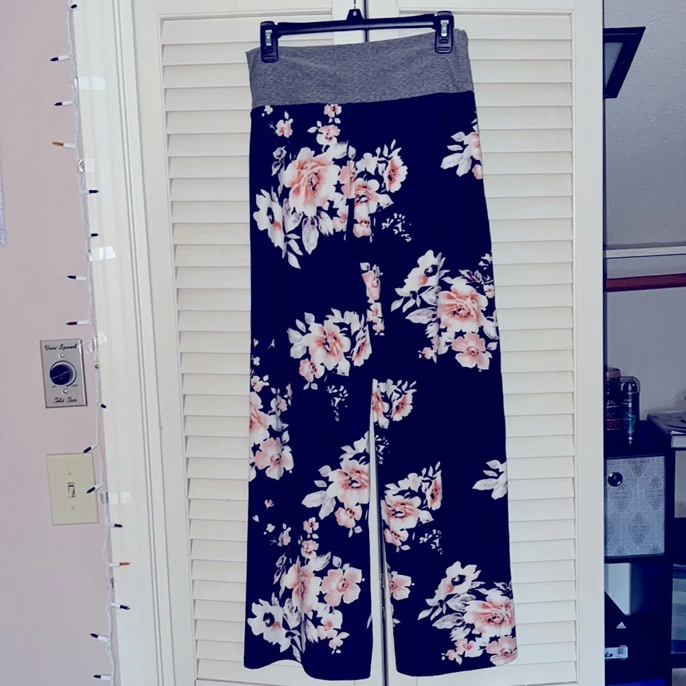 Woman’s lounge pants - Picture 4 of 6